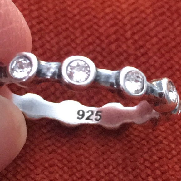 ๐ Grace & Heart In The Round Ring - Picture 2 of 8